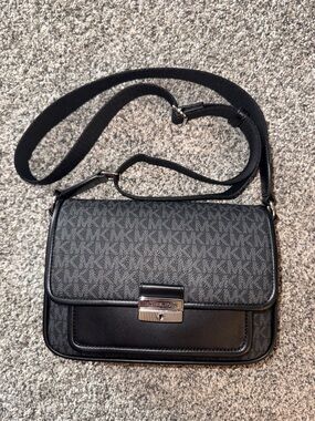 New Michael Kors Crossbody Black Logo-Print Bag